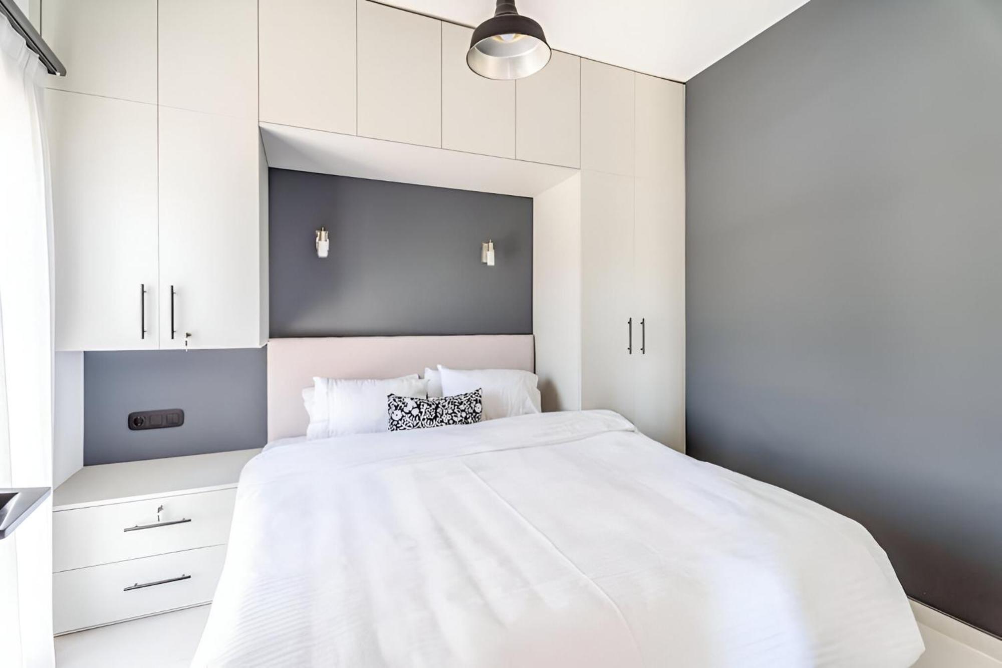 Elegant, Modern & Spacious Apartment In Thessaloniki With Balcony Ngoại thất bức ảnh