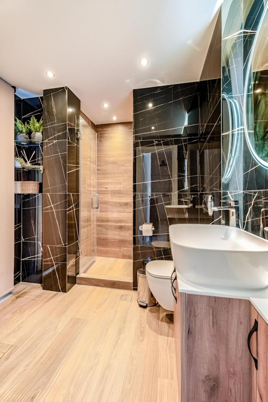 Elegant, Modern & Spacious Apartment In Thessaloniki With Balcony Ngoại thất bức ảnh