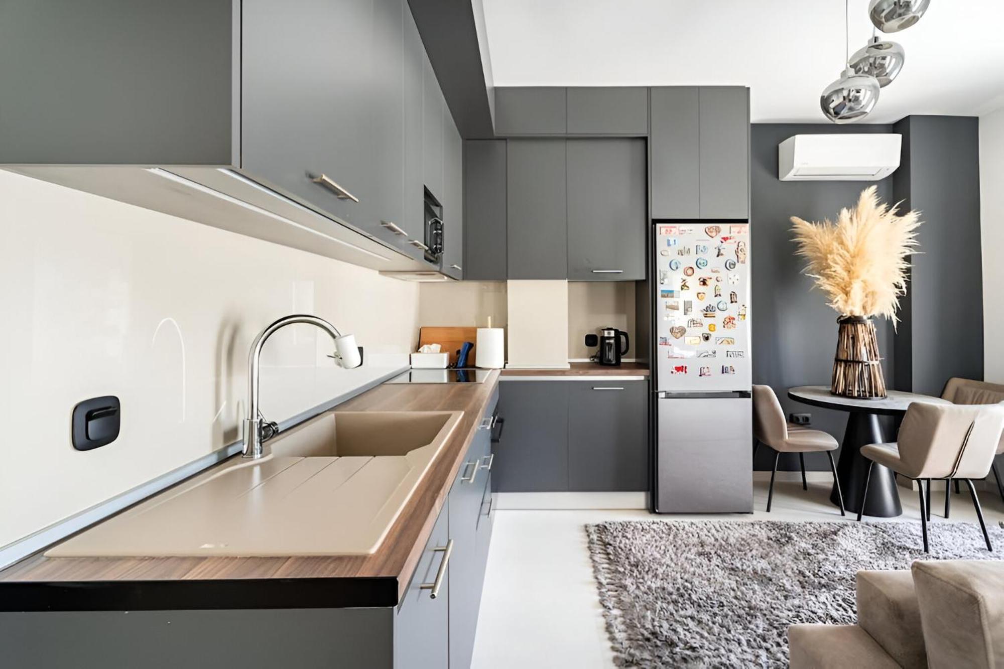 Elegant, Modern & Spacious Apartment In Thessaloniki With Balcony Ngoại thất bức ảnh