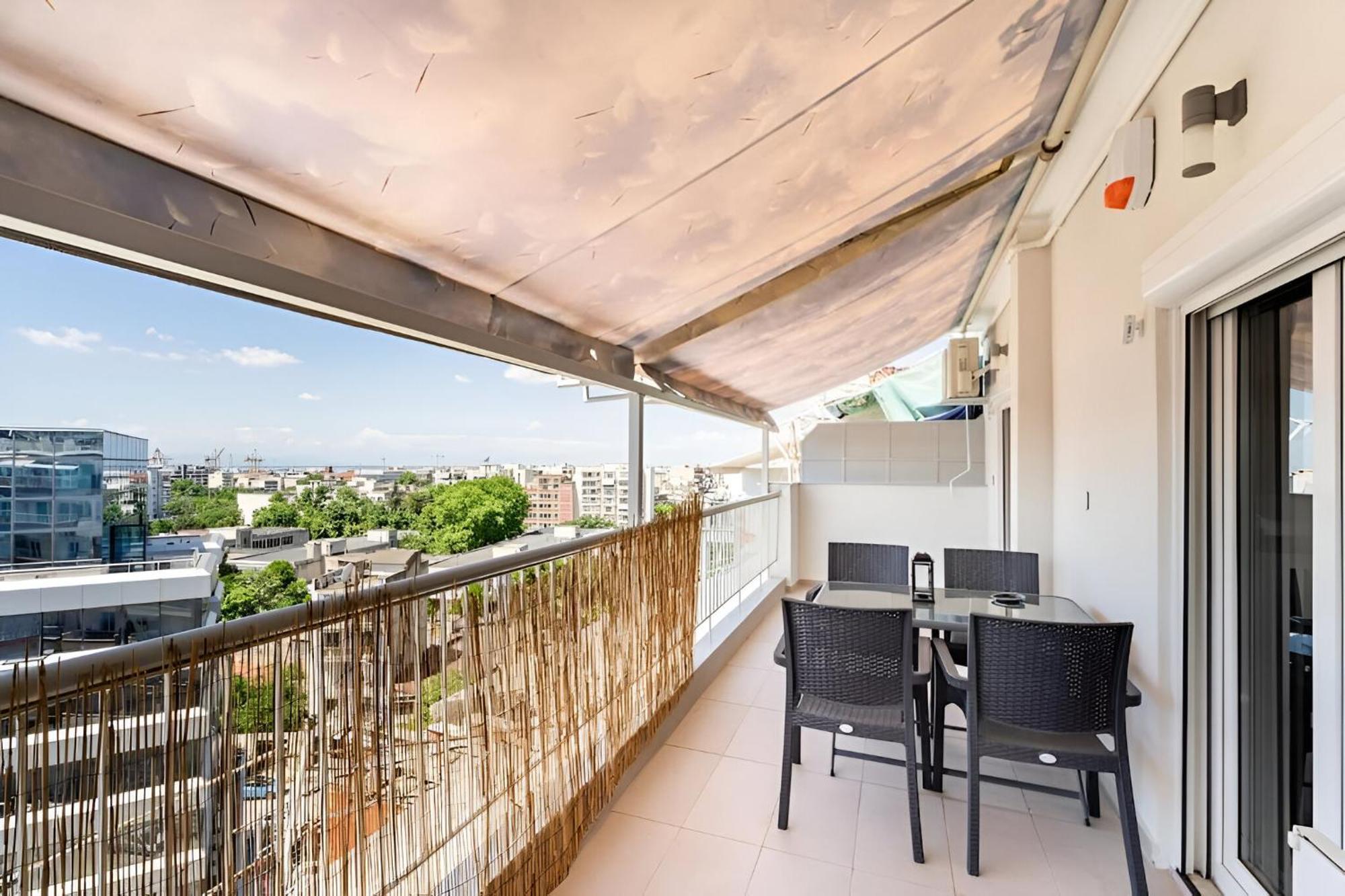 Elegant, Modern & Spacious Apartment In Thessaloniki With Balcony Ngoại thất bức ảnh