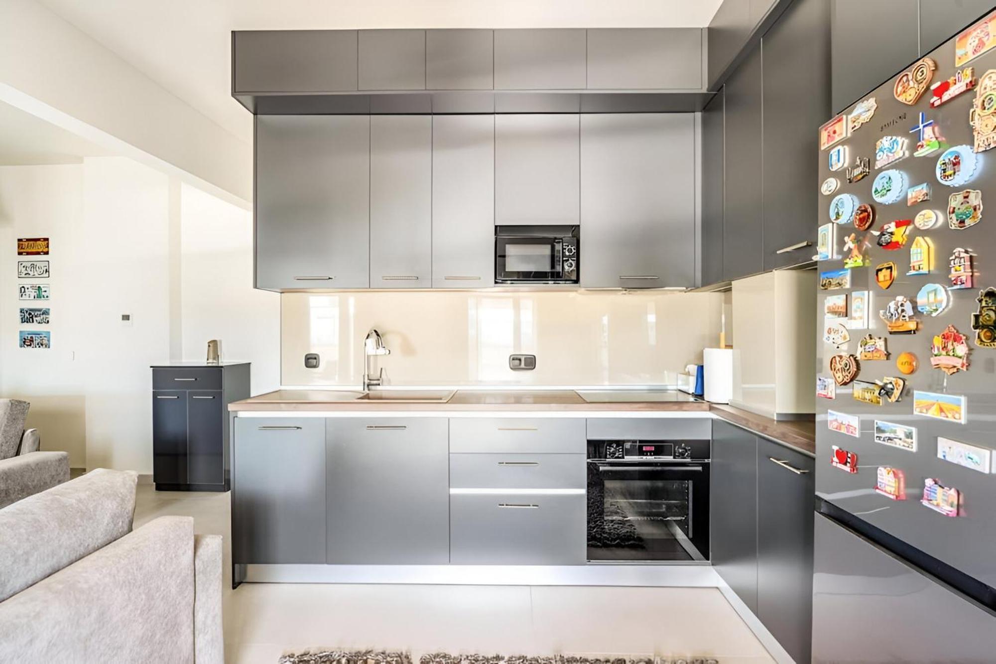 Elegant, Modern & Spacious Apartment In Thessaloniki With Balcony Ngoại thất bức ảnh